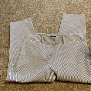 Ann Taylor size 8P seersucker crop pants.